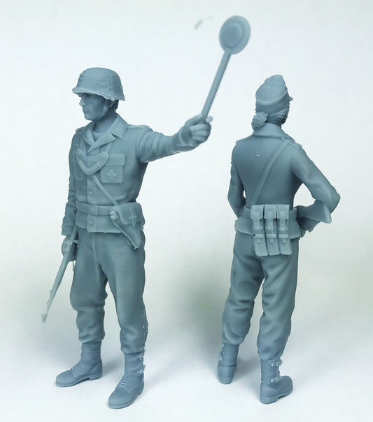 1/24 German Feldgendarmerie Figures x2