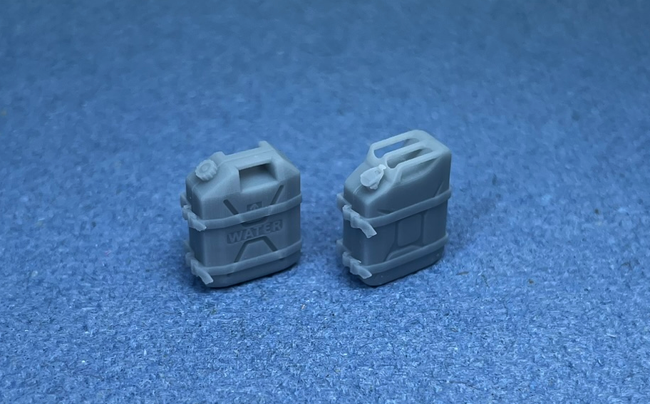 1/35 Stowed Water Containers